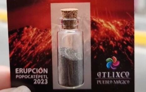 Ceniza del Popocatépetl se vende como souvenir en Atlixco