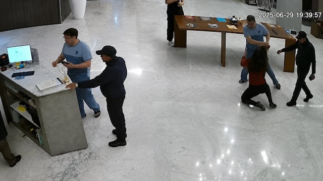 Guardia de seguridad no hizo nada durante la agresión a la recepcionista en Santa Fe cometida por Octavio Cortés Jiménez