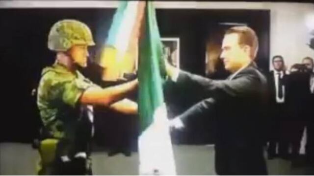 Manuel Velasco Coello. Polémica sobre bandera.
