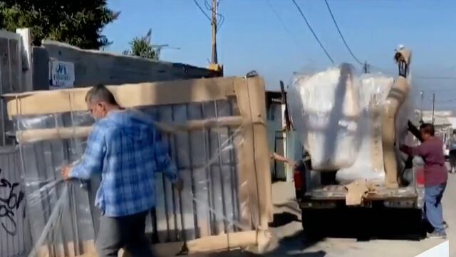 Grupo Firme le amuebla la casa a su "fan número 1"