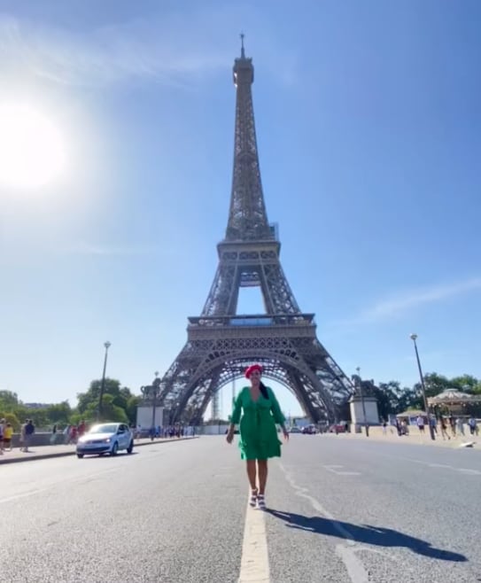 Usuaria de TikTok viaja a París gracias a trabajo en Chinconcuac