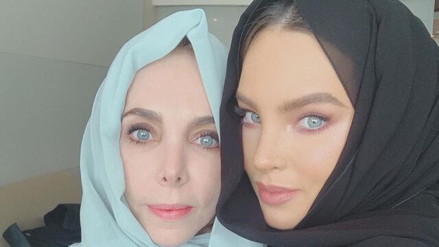 Belinda junto a su mamá