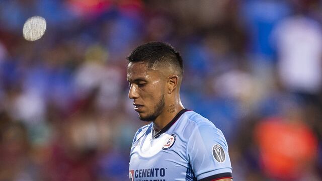 Carlos Salcedo con Cruz Azul.