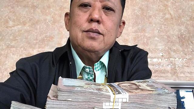Arnon Rodthong ofrece millones a cambio de casarse con su hija.