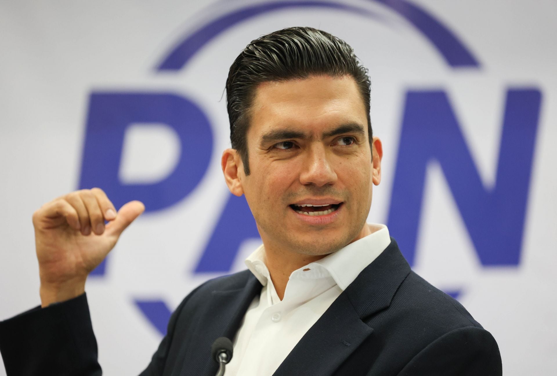 Jorge Romero rechazó nuevamente el llamado de Sheinbaum a la unidad nacional y reitero apoyo a migrantes mexicanos en Estados Unidos.