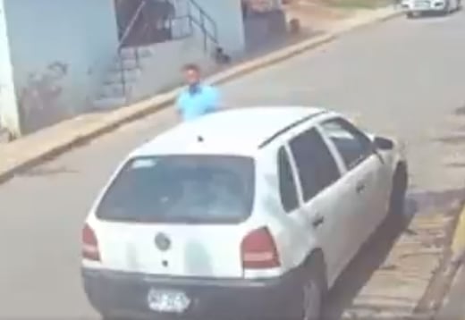 Hombre lanza a perro a cazo con aceite en Tecamac