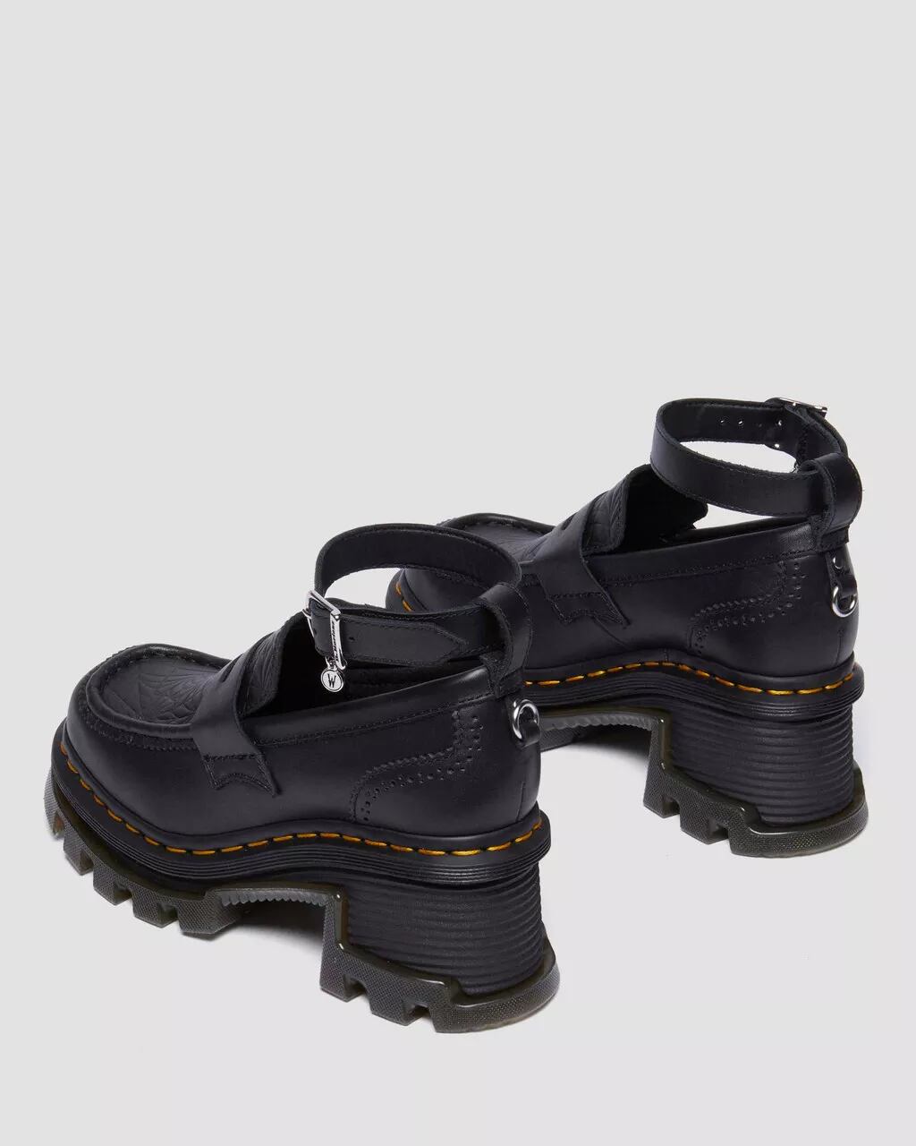 Colección de Dr. Martens y Merlina