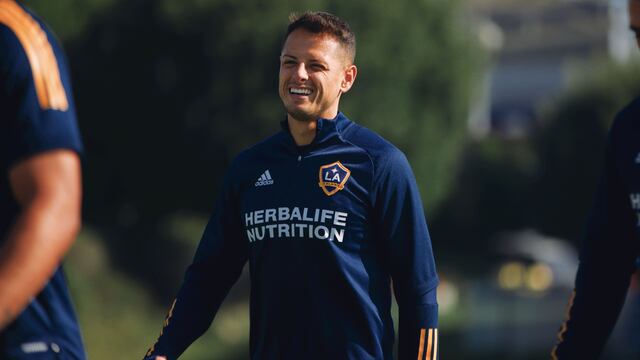 Chicharito en un entrenamiento con el Galaxy