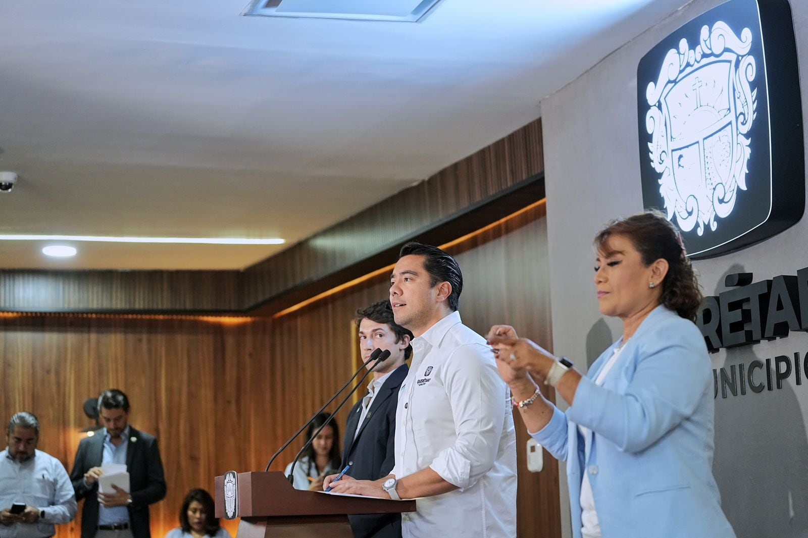 Felifer Macías impulsa creación de 100 obras deportivas