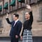Claudia Sheinbaum y Lee Jae-myung salen al balcón de Palacio Nacional y saludan a fans de Stray Kids