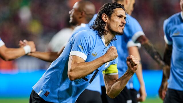 Edinson Cavani bajaría su sueldo