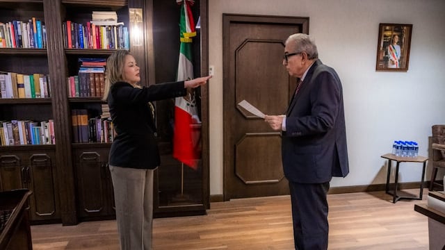 Rubén Rocha Moya, gobernador de Sinaloa, retoma actividades y se reúne con su gabinete