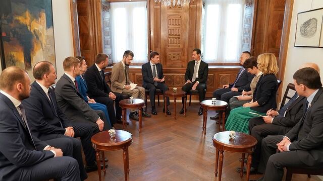 Bashar al-Assad se reúne con diputados rusos