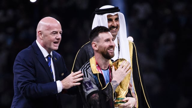 La verdad detrás de la foto viral donde Messi aparece “amañando” el Mundial de Qatar 2022