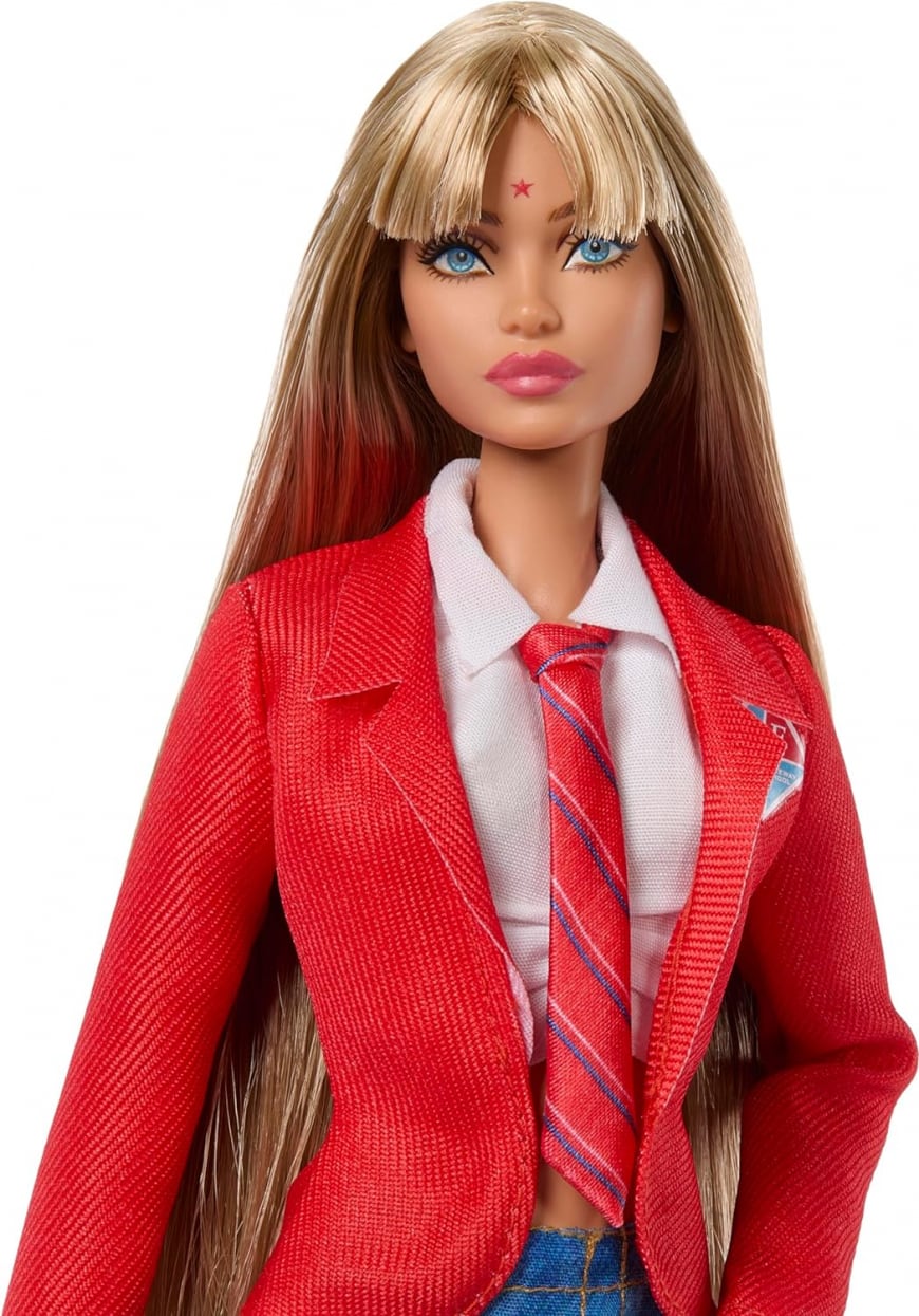 Muñeca de Anahí con el uniforme del Elite Way School.