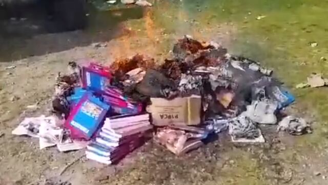 Queman libros de la SEP en San Cristóbal de las casas porque "son del diablo"