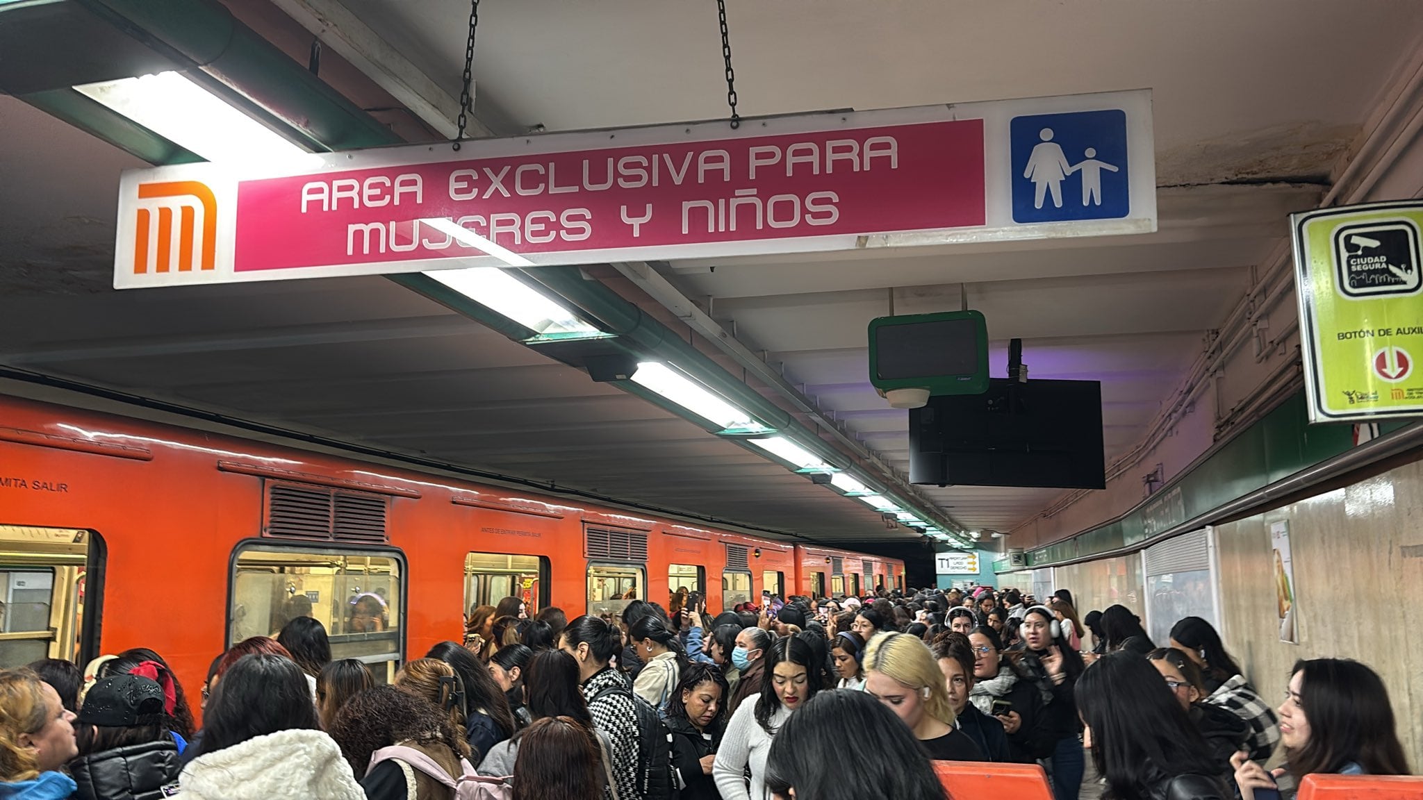 Metro CDMX retiró un tren en Santa Anita de la Línea 8