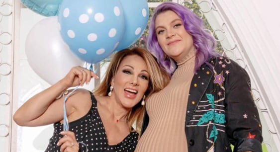 Ella es Olivia del Carmen Garcia-Patto de la Orta, la hija de Olivia Collins