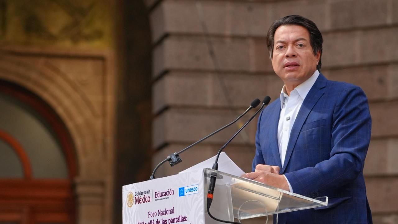 Mario Delgado impulsa reflexión sobre impacto de tecnologías digitales en educación y salud mental