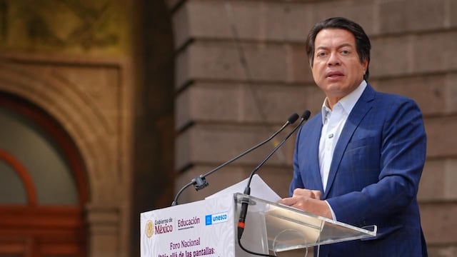 Mario Delgado llama a regular uso de tecnologías digitales en escuelas