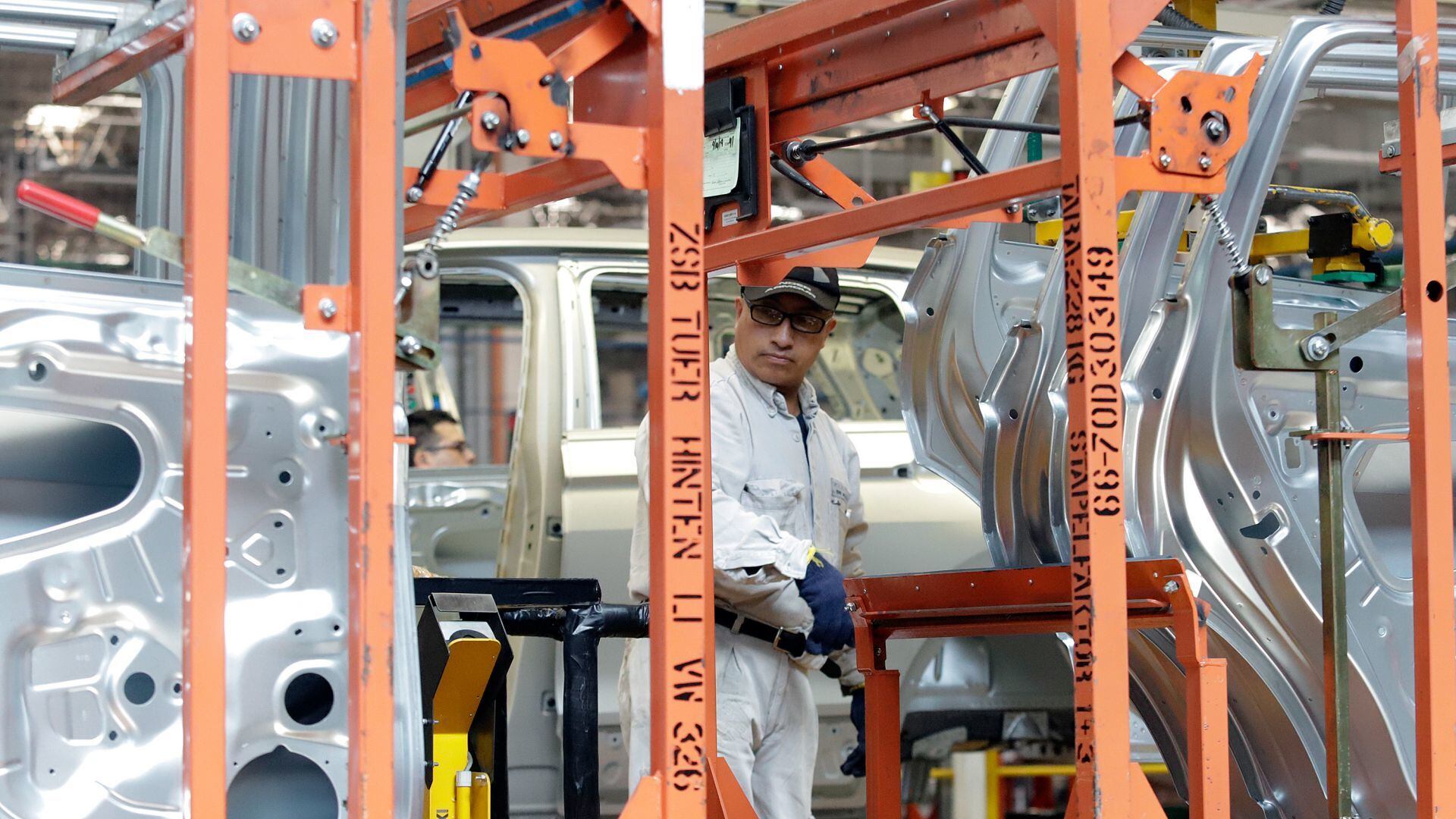 AMLO entrega al 2º piso de la 4T una economía al alza con inflación a la baja