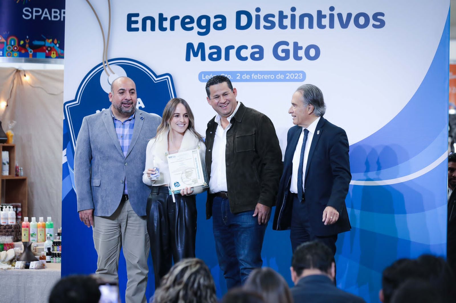 Diego Sinhue Rodríguez entrega 143 distintivos Marca GTO a empresas de Guanajuato