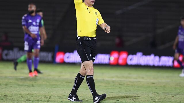 Árbitro para el América vs Pumas.