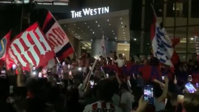 Los futbolistas del Club Chivas abandonaron a su afición previo al Clásico Tapatío.