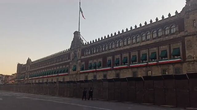 Vallas en Palacio Nacional por marcha del caso Ayotzinapa