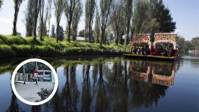 Microbús choca contra puesto de garnachas y acaba en canal de Xochimilco