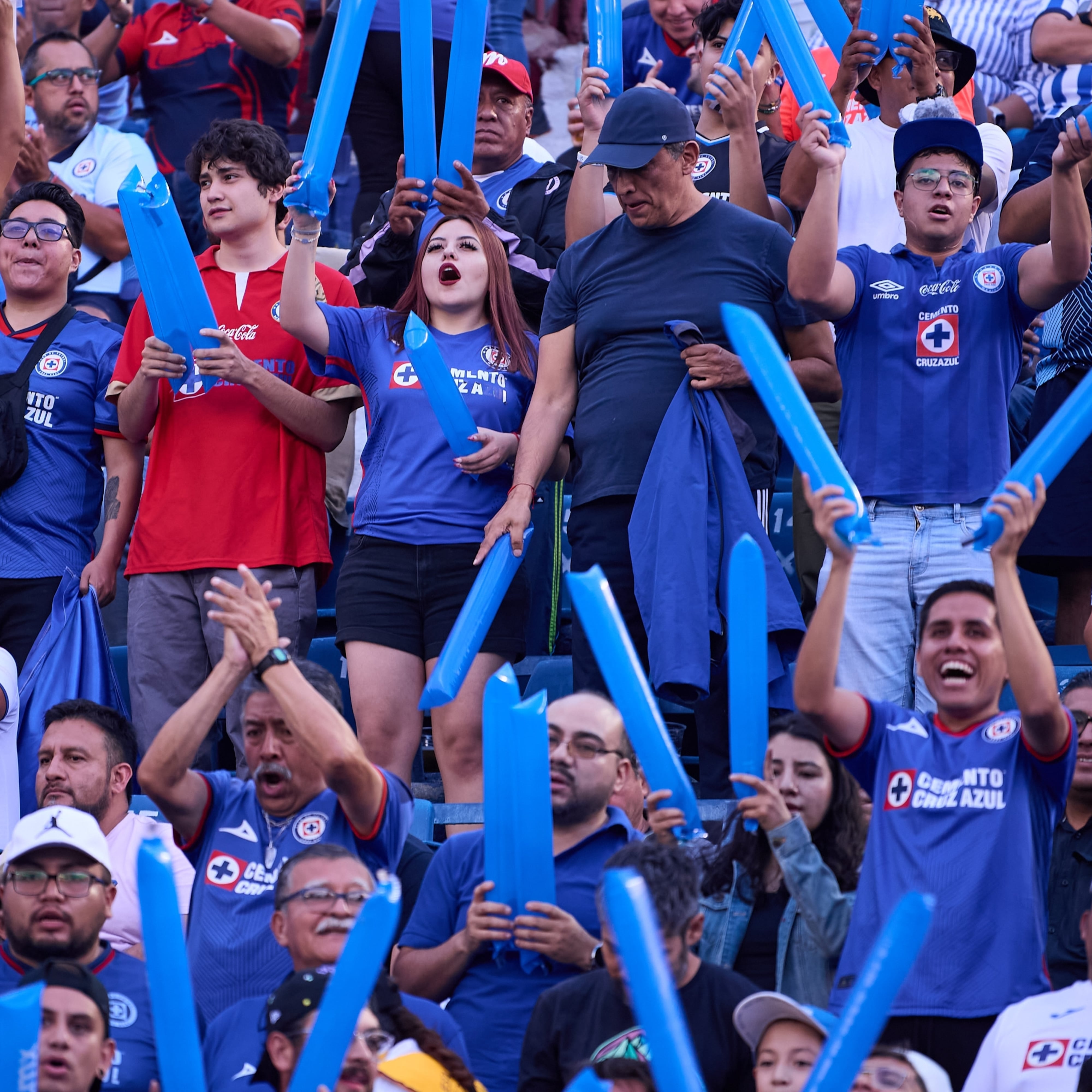 Operativo en el Cruz Azul vs Chivas deja 19 detenidos por reventa