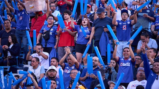Operativo en el Cruz Azul vs Chivas deja 19 detenidos por reventa