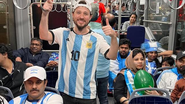 Luisito Comunica con la playera de Argentina en Qatar 2022