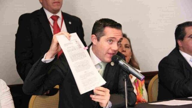 “No seas marica y di la verdad”: Adrián Ruvalcaba