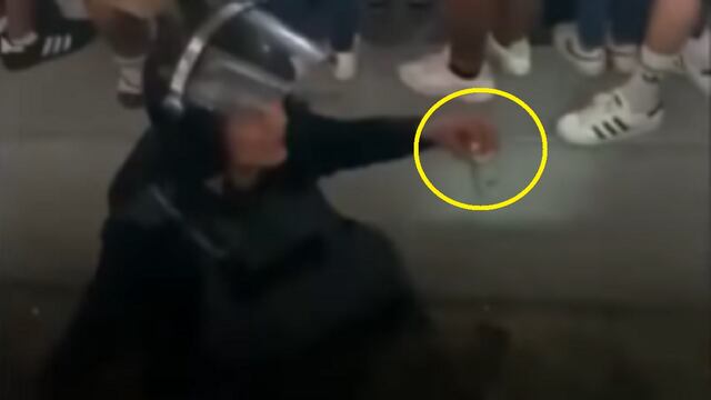 Policía bebe cerveza en Estadio Jalisco