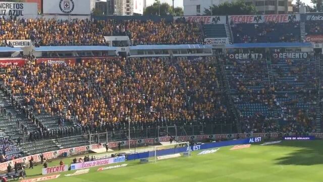 Afición de los Tigres inunda el Azul.