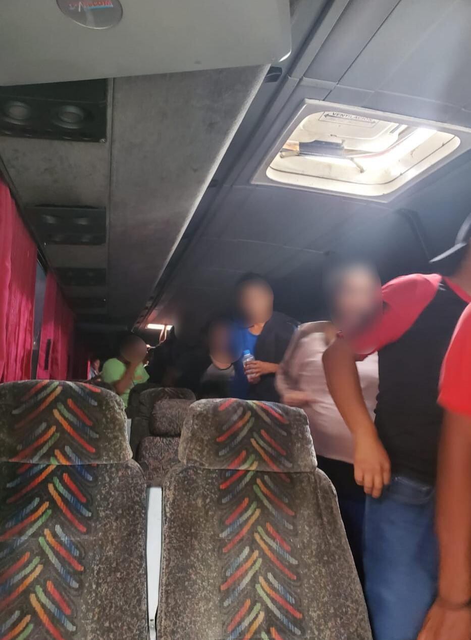 Detienen a cuatro “polleros” en Puebla; trasladaban 251 migrantes