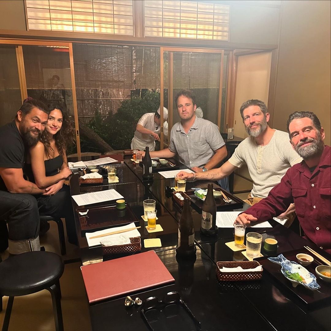Jason Momoa y Adria Arjona, hija de Ricardo Arjona, son novios y estos fotos lo confirmaron