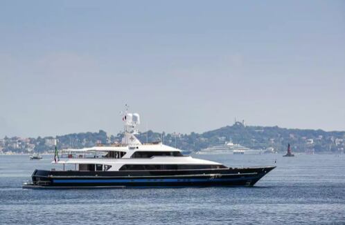 Yate TM Blue One diseñado por Gerhard Gilgenast