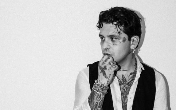 Golpe legal para Christian Nodal en medio de su pelea con Universal Music