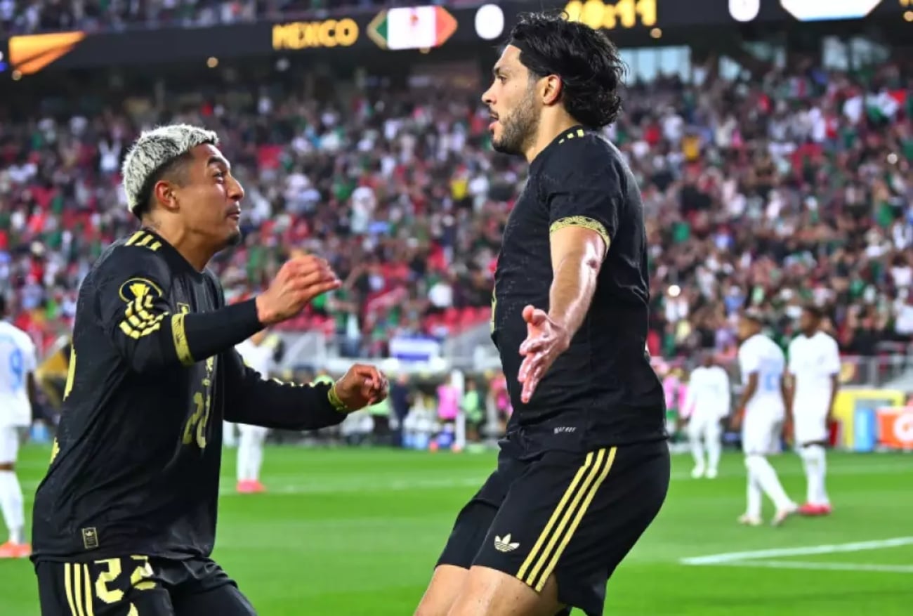 De jugar en la Premier League, un mexicano está a punto de pasar a un histórico de Europa en una liga de menor nivel