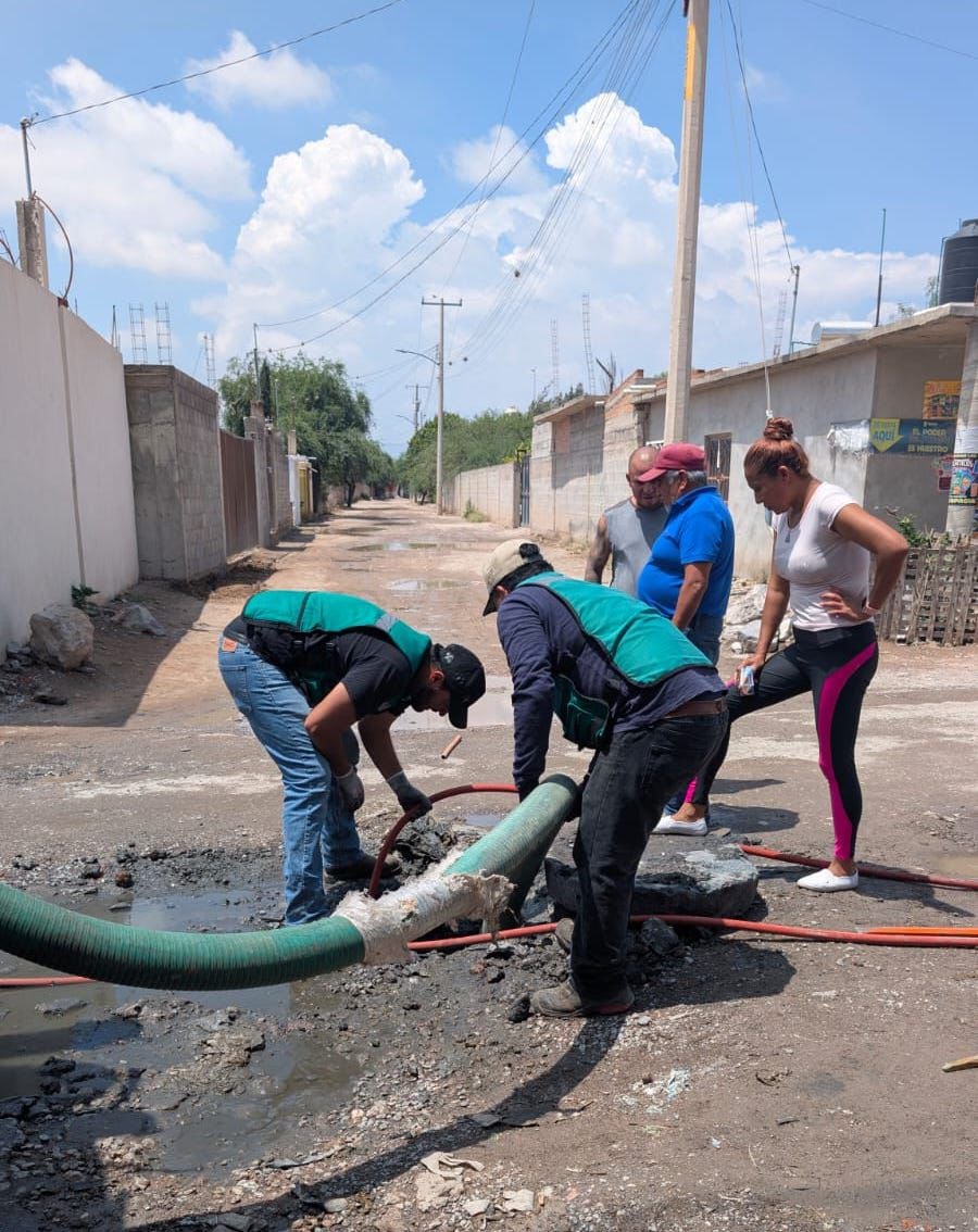 La Comisión Estatal del Agua (CEA) intensificó durante mayo los trabajos de mantenimiento preventivo en redes de drenaje sanitario.