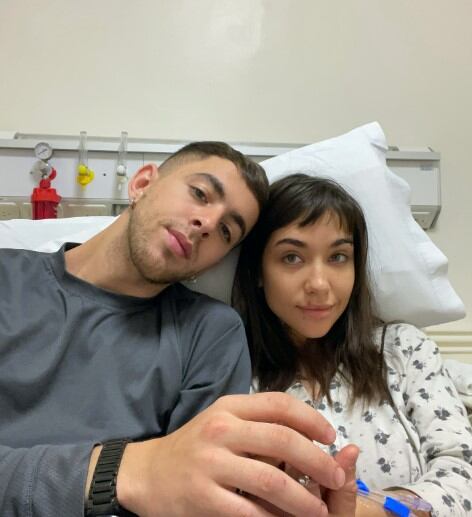 María Becerra y J Rei en el hospital