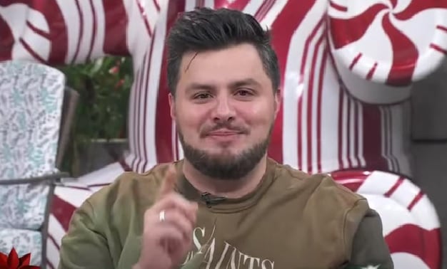 Paul Stanley se burla de Lambda García