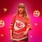 Taylor Swift estilizó una playera de Kansas City Chiefs y lució como una reina