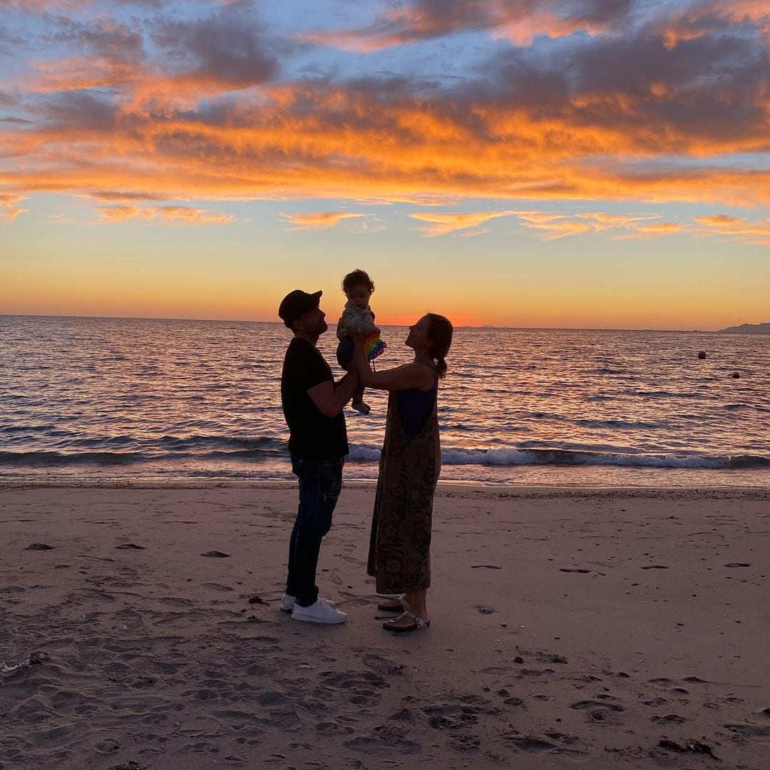 Fernanda Castillo y Erik Hayser con su bebé Liam