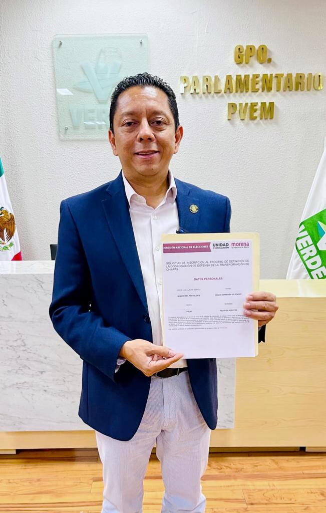 Jorge Luis Llaven Abarca se registra como aspirante de Morena en Chiapas
