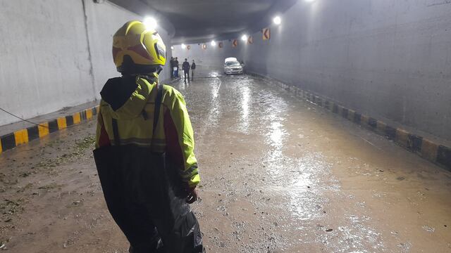 Muere adulto mayor y su enfermera a  por inundación en desnivel de Zapopan