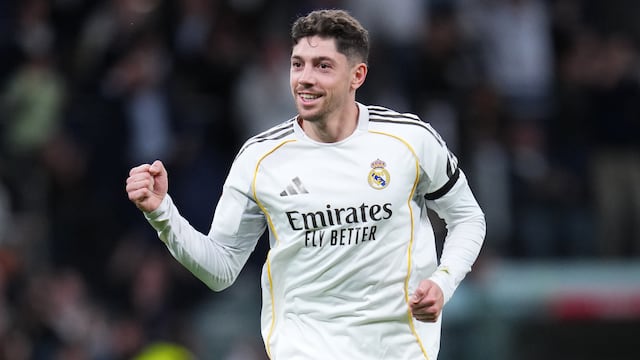 Real Madrid gana y mete presión al FC Barcelona en La Liga