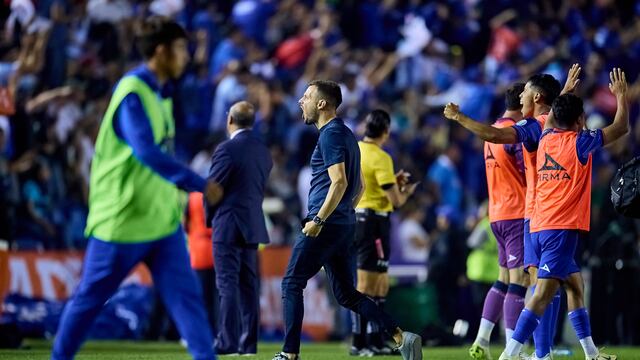 Martin Anselmi celebrando victoria de Cruz Azul.